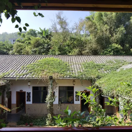 Shanju Lake View Inn