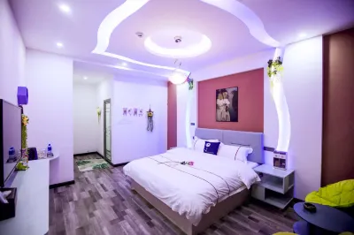 Qujing Elysee Theme Hotel