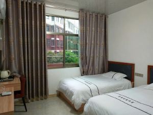 Jinggangshan Scenic B&B