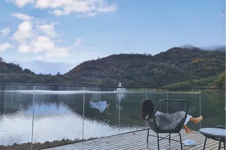 CLOUD·LAKE RESORT HOTEL Отели рядом с достопримечательностью «Caoke Tibetan Township»