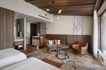 Karuizawa Prince Hotel West Отели рядом с достопримечательностью «しなの鉄道軽井沢駅 旧駅舎口»