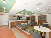 Oakwood Hotel & Residence Bangkok Các khách sạn gần Bến tàu Si Phraya