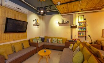 11 International Youth Hostel