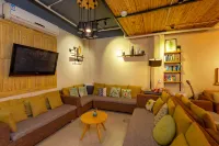11 International Youth Hostel