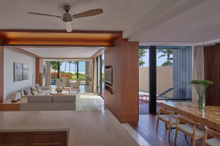 Hyatt Regency Danang Resort and Spa Отели рядом с достопримечательностью «Danang Architecture University»