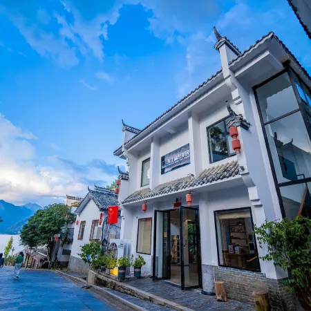 Dongjiang Lake Left Bank Homestay