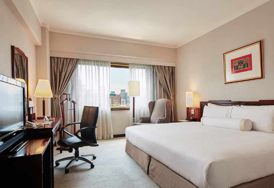 3. 더 하워드 플라..