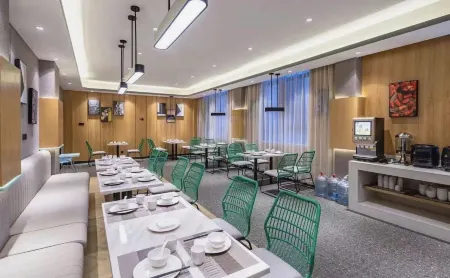 Feronia Hotel (Kashi Yopurga County Dawakun Scenic Area) Отели рядом с достопримечательностью «Народная больница, округ Чупху»