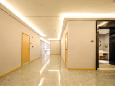 Starway Hotel (Deqing Zhengxiang Commercial Plaza, Yongan Street) โรงแรมในเต๋อชิง