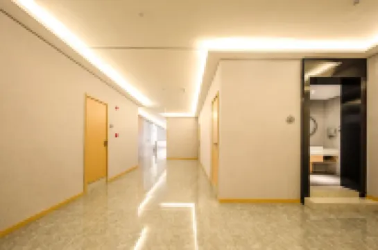 Starway Hotel (Deqing Zhengxiang Commercial Plaza, Yongan Street)