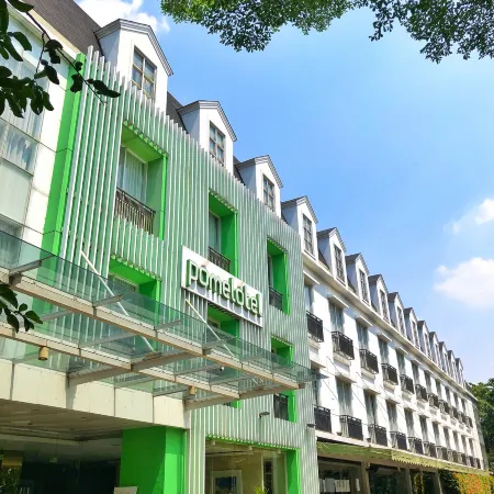 Pomelotel Patra Kuningan Jakarta Отели рядом с достопримечательностью «Торговый центр Kota Kasablanka»