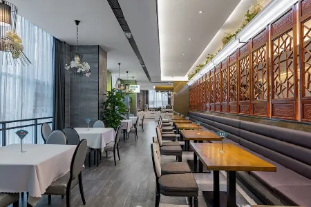 Great Wall Holiay Inn (Yichang Three Gorges Wuyue Plaza Yiling Wanda stored) Отели рядом с достопримечательностью «University of Three Gorges - Faculty of Science»