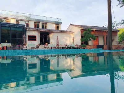Lijiang Yefu Shanshui Se Ha~ Parent-child Holiday Pool Homestay Hotels in Lujiang County