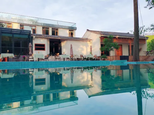 Lijiang Yefu Shanshui Se Ha~ Parent-child Holiday Pool Homestay Hotels in Lujiang