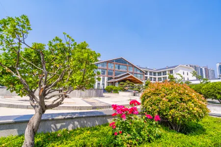 Lancui Lake Tian Mu Hot Spring Resort Отели в г. Линцюй