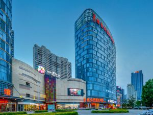 Vienna International Hotel (Yantai Free Trade Zone Golden Beach Xingyi Square)