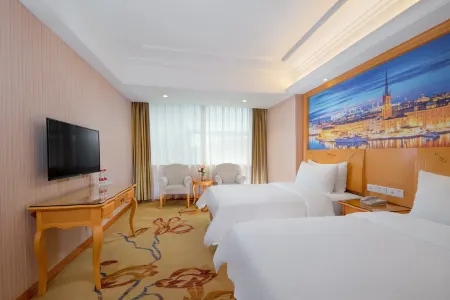 Vienna Hotel (Shenzhen Guanlan Changhu Metro Station) )