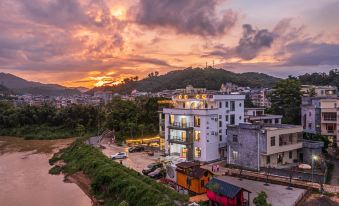Luoding Xitian Zhuyuan Homestay
