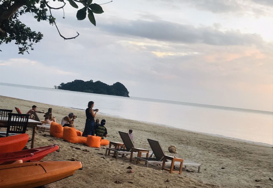 Koh Jum Delight Beach