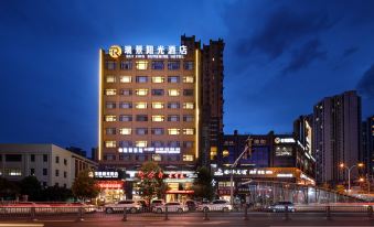 Ruijing Sunshine Hotel (Leshan Hi-tech Zone Ito Shihao Branch)