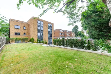 Camden Prime ApartHotel Отели рядом с достопримечательностью «Хайгейтское кладбище»