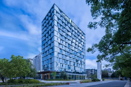 Home2 Suites by Hilton Wuhan High-speed Railway Station Qingshan Отели рядом с достопримечательностью «Wuhan Keji Daxue Chengshi College»