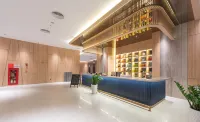 The Empyrean Cam Ranh Beach Resort - bar