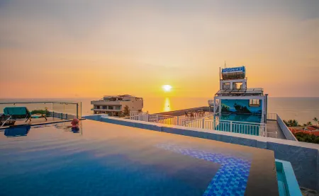 Night Sea Hotel Отели рядом с достопримечательностью «Chinh Toa Dalat»