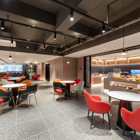 Yibiju Hotel (Taixing Gulou Square)