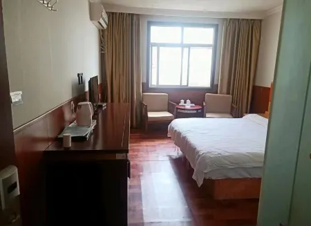 Luonan Warm Hotel Отели рядом с достопримечательностью «Luonan Confucian Temple»