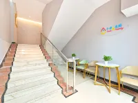 Super 8 Hotel Beijing Chaoyang High-speed Railway Station Jiuxianqiao Electronic City Hotels near Lufthansa Outlets