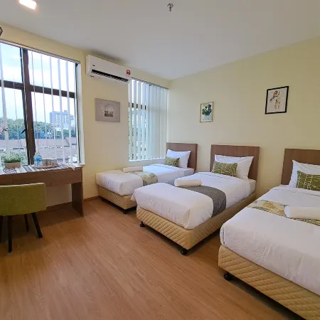 SCC Hotel PJ Отели рядом с достопримечательностью «Станция MRT Taman Tun Dr Ismail »