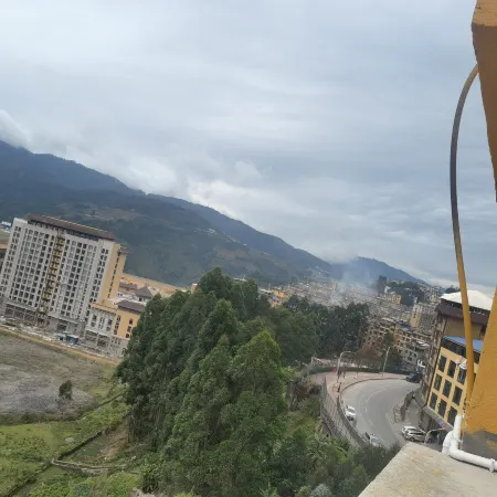 Dongyang Junyue Hotel
