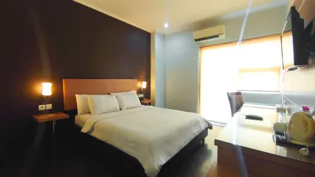 Hotel Noola Cilacap Отели рядом с достопримечательностью «Dojang Penyu Timur»