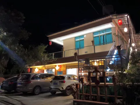 Mountain Homestay (Old Munden Village Shop)