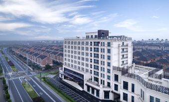 Haining Yanguan Maison New Century Resort Hotel