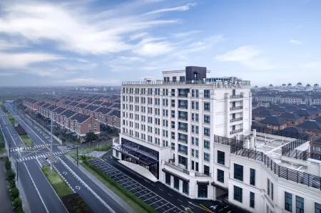 Haining Yanguan Maison New Century Resort Hotel Отели рядом с достопримечательностью «Xiaoputuochan Temple»