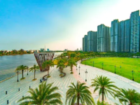 The Suite Landmark - Vinhomes Central Park Hotels near Landmark 81 Sky View Observatory