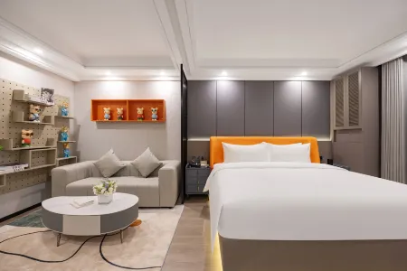 TULIP LODJ t Hotel (Wuhan Fanhai CBD Hankou Railway Station Branch) Отели рядом с достопримечательностью «Hubei University of Police (North Campus)»