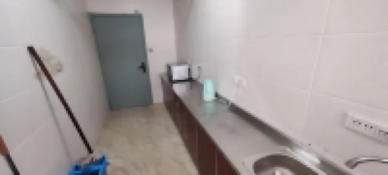 Morning Blossoms Gathered at Dusk Youth Hostel