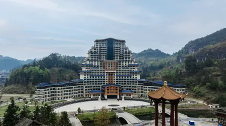 Holiday Villa Resort & Suites Zilin Mountain Отели рядом с достопримечательностью «Net Heart Valley»