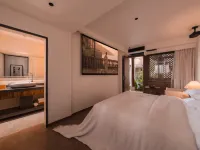 Miyake Yisheng · Middleton style medieval luxury designer Snow Mountain View Hotel