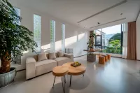 Seeing Yunhu Xiaozhuo