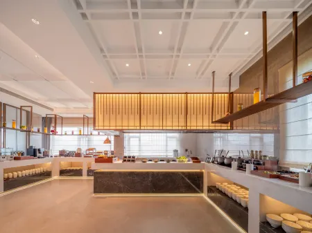 Hangzhou Agricultural and Forestry University Qingshan Lake Maison New Century Hotel Отели рядом с достопримечательностью «Zhejiang A & F University Yijin Campus»