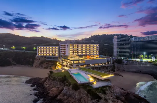 Radisson Blu Hotel, Wenzhou Dongtou 仙迭岩周辺のホテル