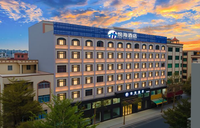 Yuehai Hotel (West Lake Park Scenic Spot Branch, Yangxi County)