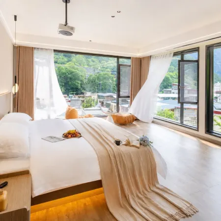 Lixian Mountain Lodge Folk Hotel