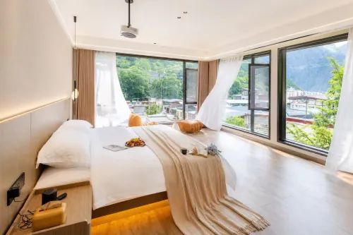 Lixian Mountain Lodge Folk Hotel