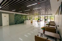 Rongcheng Blue Aiweis Holiday Hotel