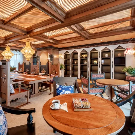 Floral Hotel · Jiangcheng Manju Homestay